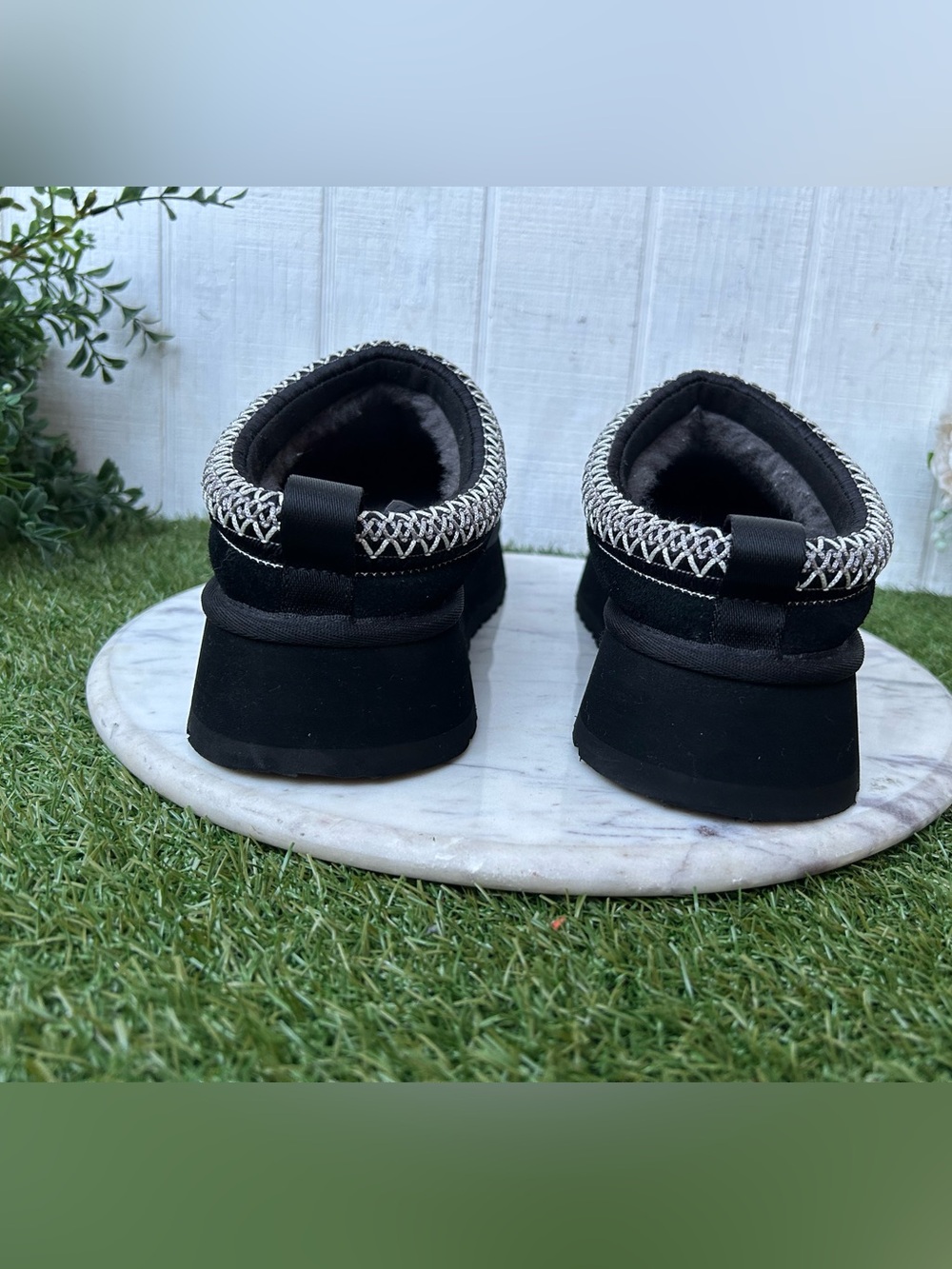 UGG Tazz women size 8
BestSeller/gently worn
Color. Black - Picture 12 of 16